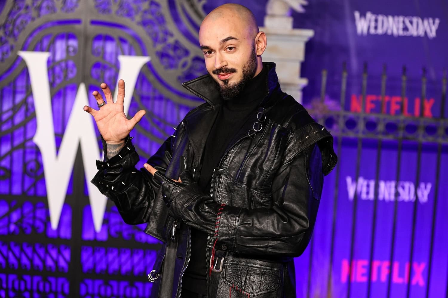 Victor Dorobantu Wednesday-sarjan ensi-illassa marraskuussa.