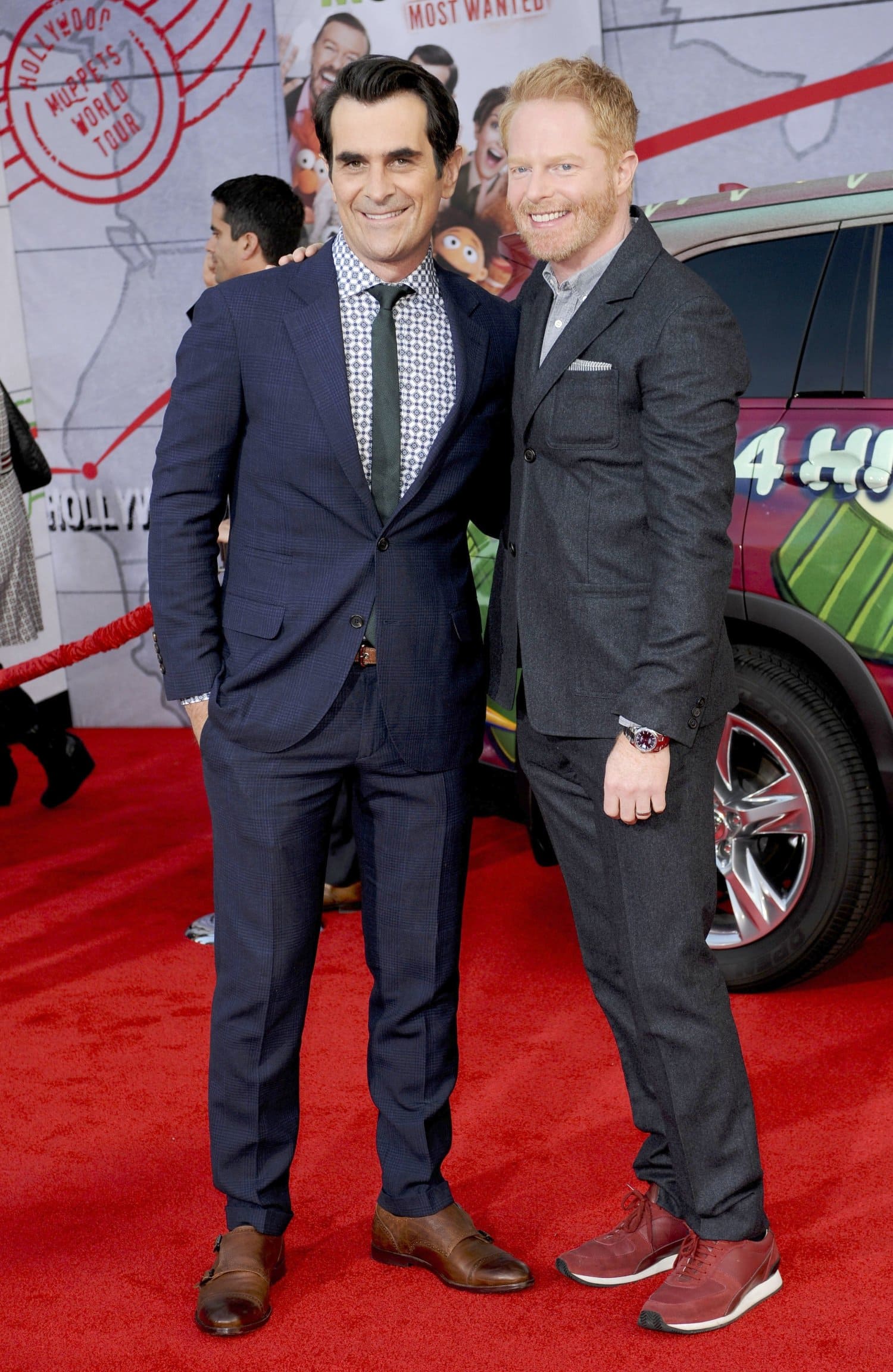 Ty Burrell (vas.) ja Jesse Tyler Ferguson (oik.) näyttelivät molemmat Moderni perhe -tv-sarjassa.