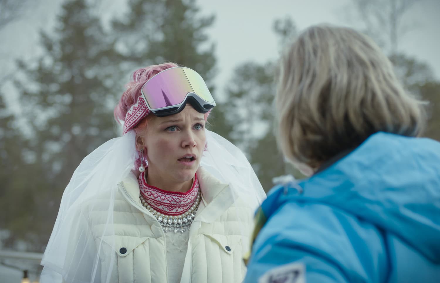 Skimbagirls-elokuvassa Tuokon hahmo Emma on menossa naimisiin viidettä kertaa.