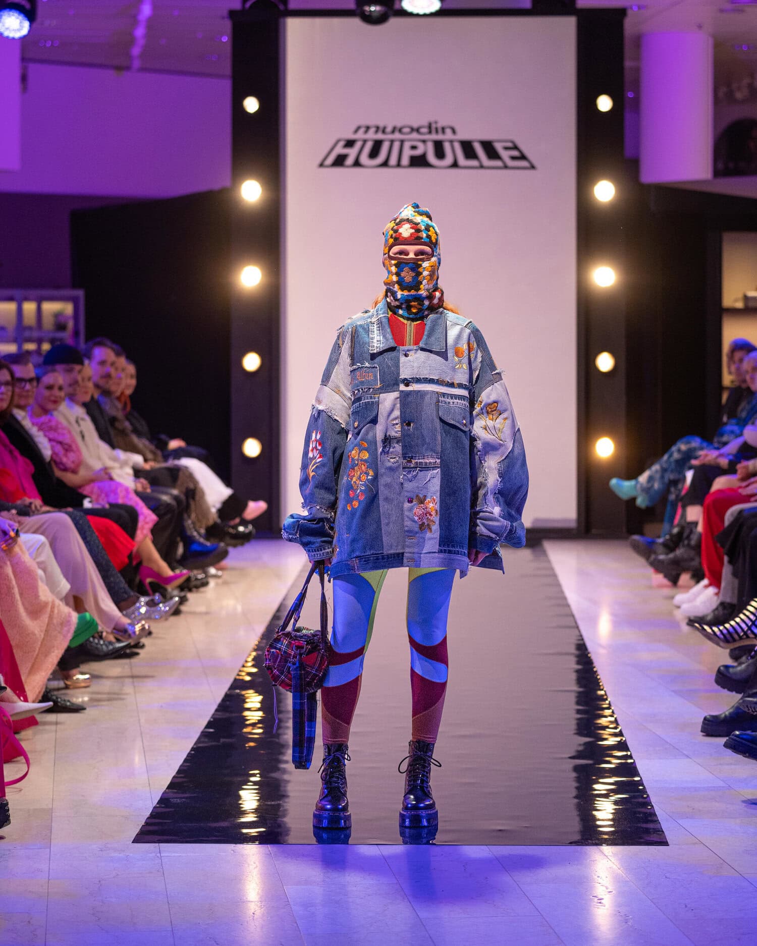 Asu Pali Albinin finaalinäytöksestä. Mallina Anna Tarvainen.