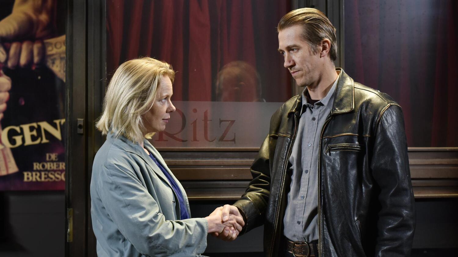 Elokuvassa kaksi yksinäistä kohtaa toisensa Helsingin yössä.