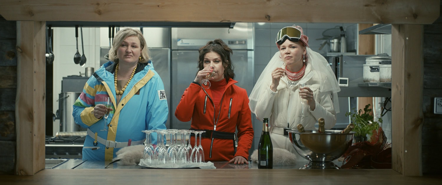 Toivanen (keskellä) esittää elokuvassa räväkkää Mallua.