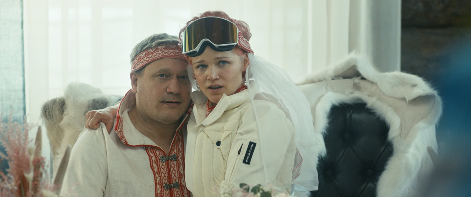 Elokuvassa vietetään Anna-Maija Tuokon esittämän Emman viidensiä häitä.