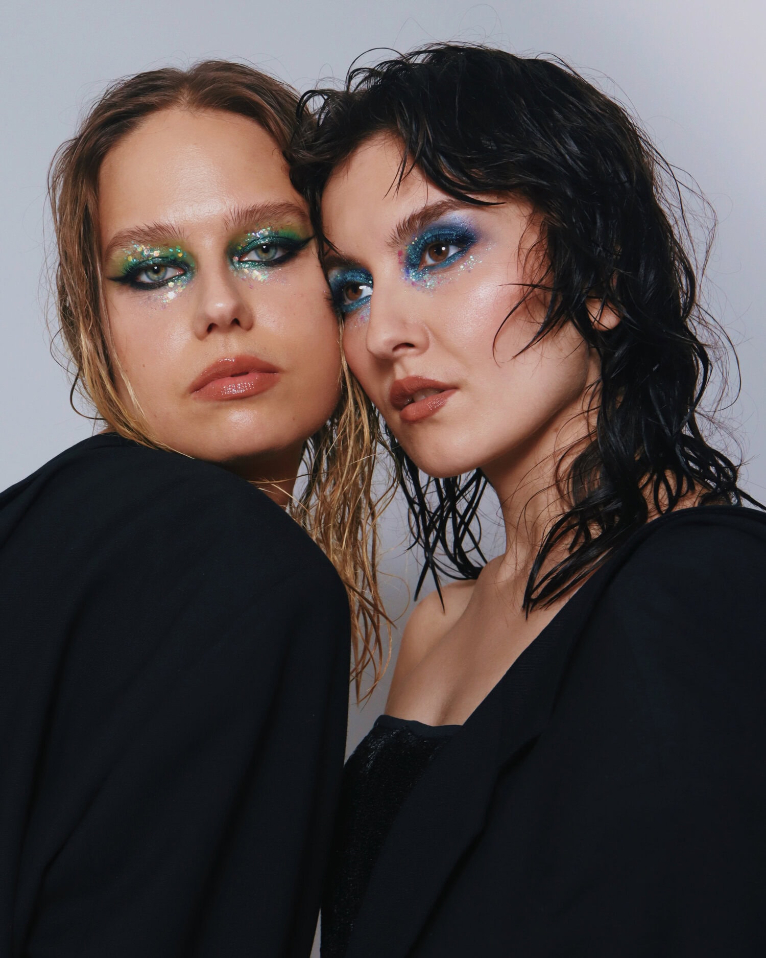 Sofan jäsenet Sonja Kuittinen (vasemmalla) ja Fanni Noroila ovat pitäneet yhtä jo vuosikymmenen.