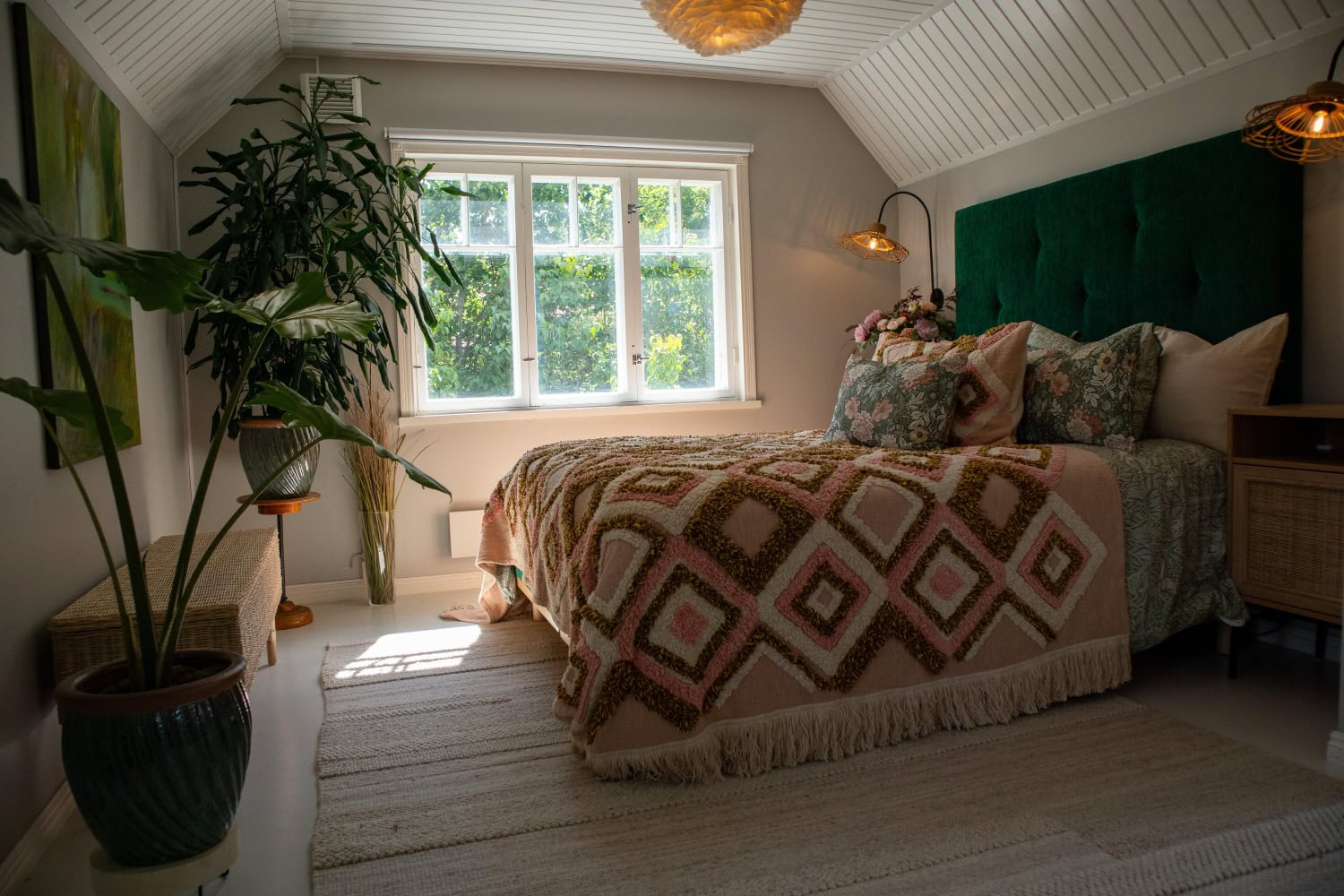 Ohjelmassa asukkaat asettavat pienen punaisen maton suosikkipaikkaansa kodissa. Voittajien lempipaikka löytyi makuuhuoneesta.