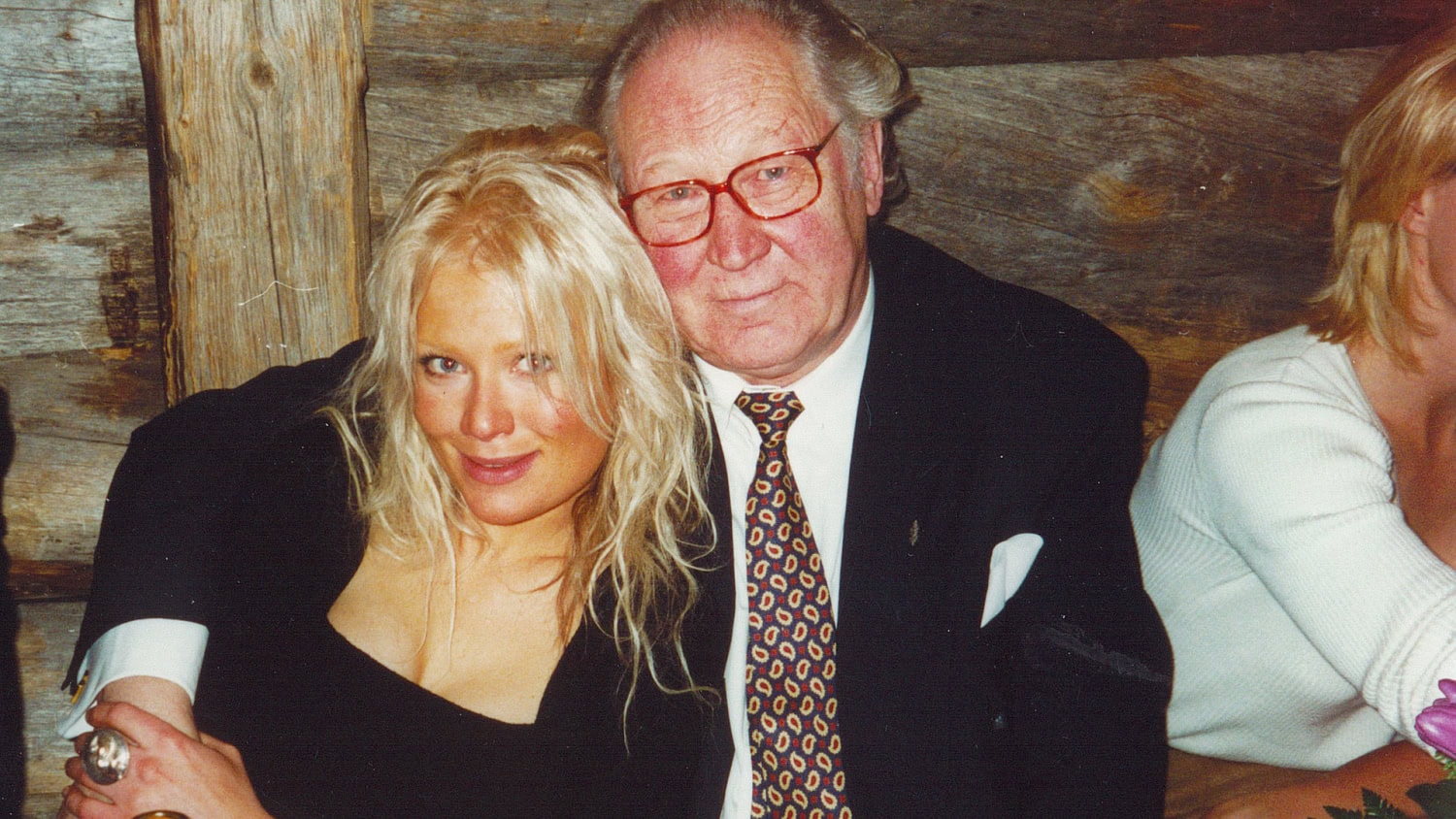 Dokumentti ilmestyy lokakuussa.