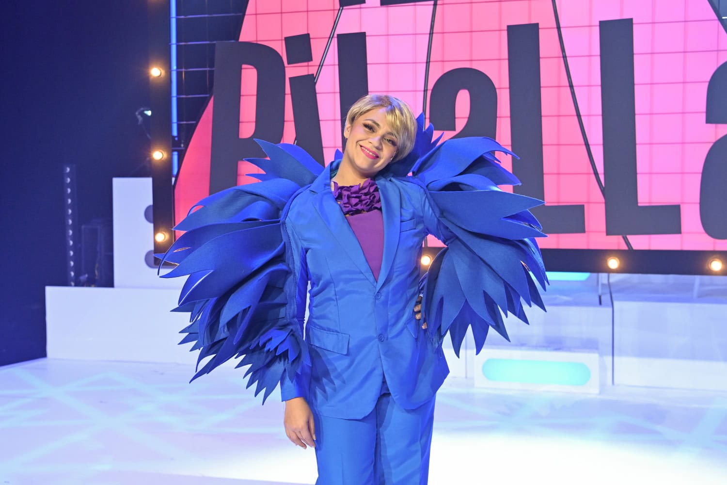 Tällä hetkellä Ushma Olava näyttelee Suomen Komediateatterin lavalla.