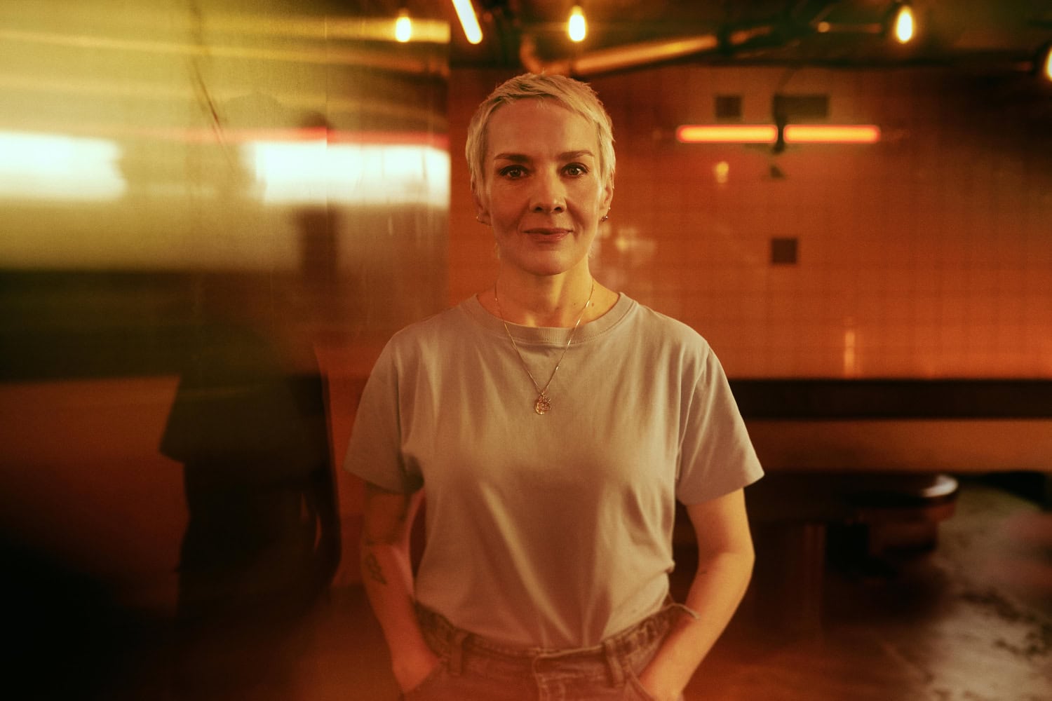 Maria Veitola sukeltaa jälleen ajankohtaisiin ja puhututtaviin aiheisiin dokumenttisarjassaan.