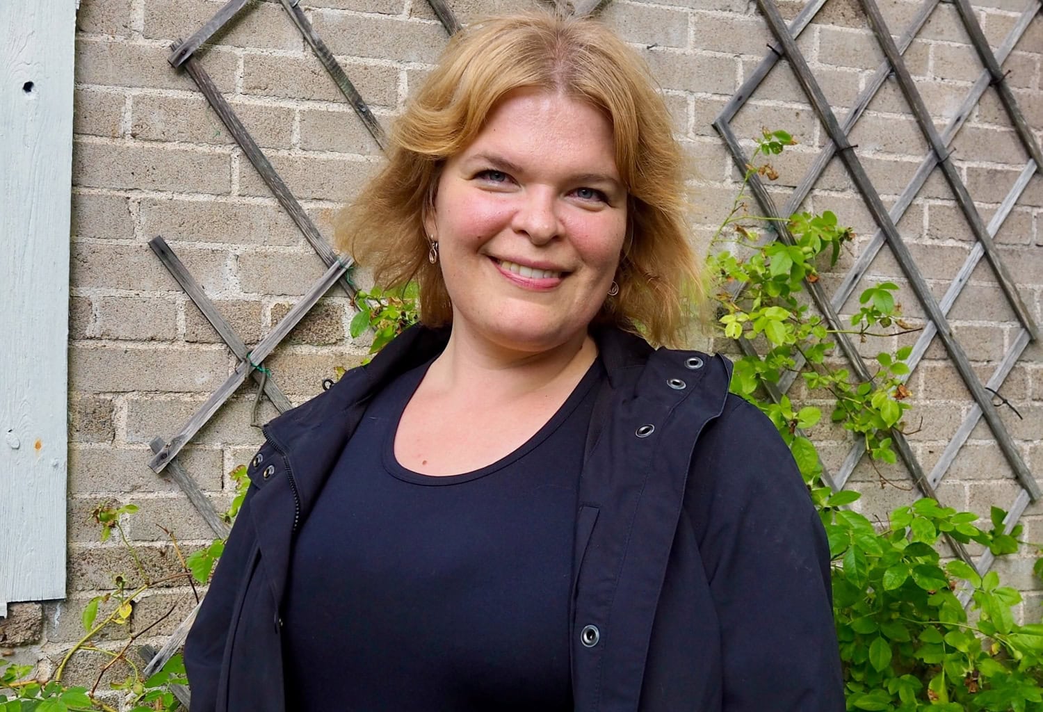 Aino jakaa aikaansa tilanhoidon, erityisopettajan ammatin sekä kolmen lapsen äitiyden välille.