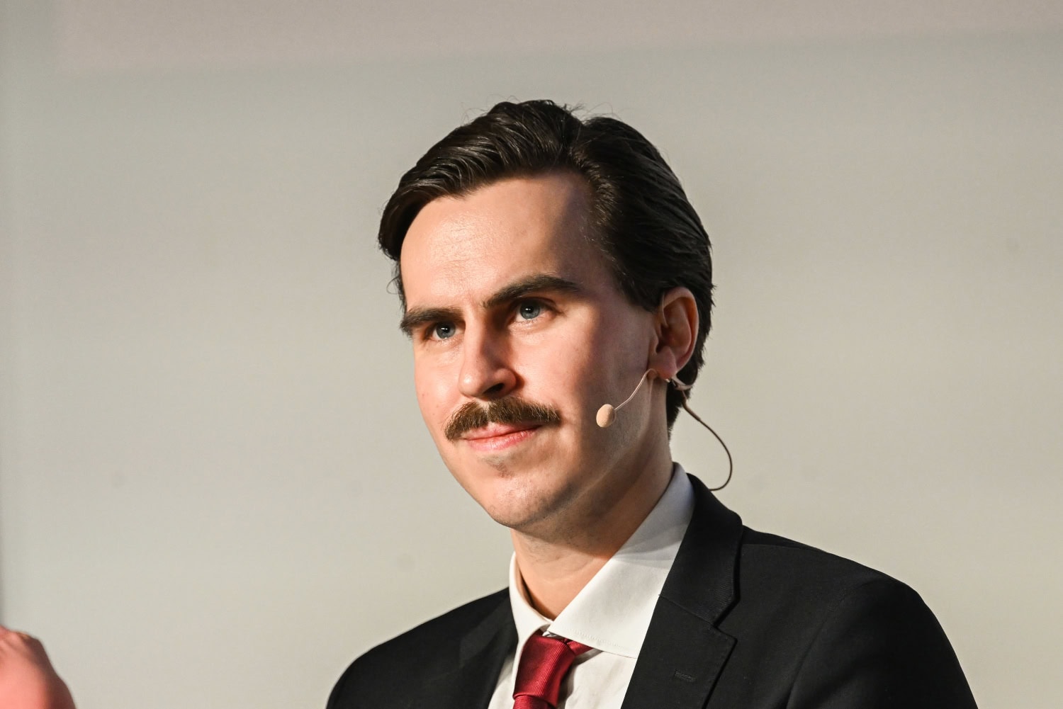 SDP:n varapuheenjohtaja Matias Mäkynen puolustaa Helsinki Priden kantaa.