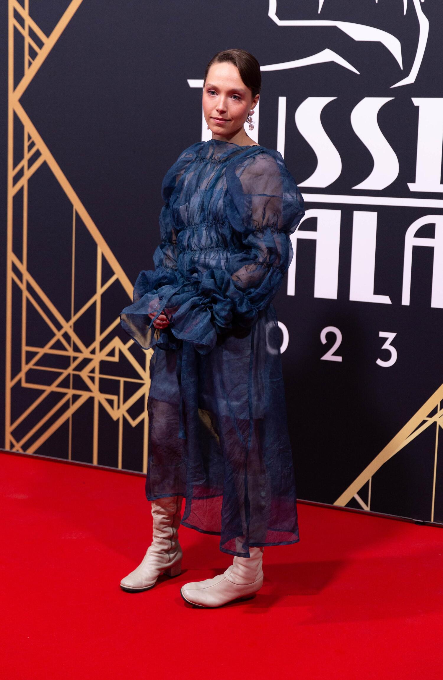 Parhaan pääosan -kategoriassa ehdolla ollut Aamu Milonoff säväytti läpikuultavassa mekossa, johon oli yhdistetty vaaleat nilkkurit.