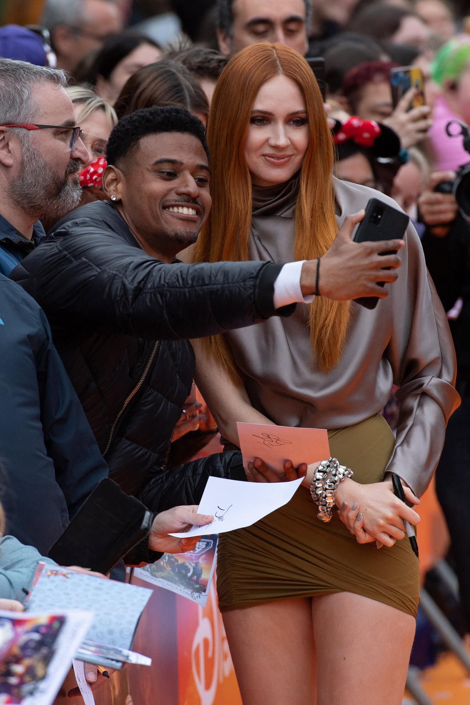 Fani ja Karen Gillan.