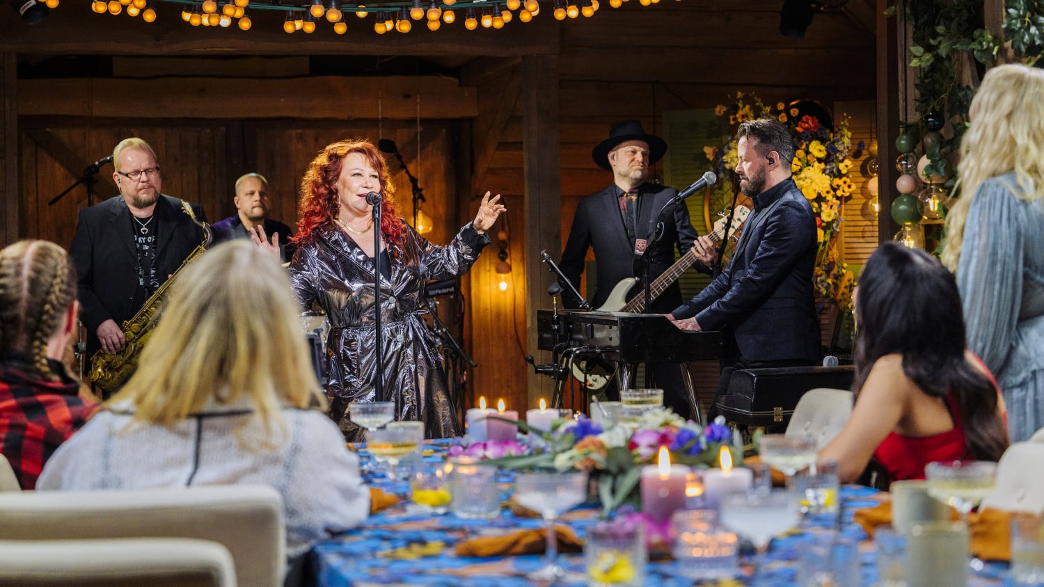 Virve Rosti esittää uudessa jaksossa Robinin kappaleen Me tehtiin tää.