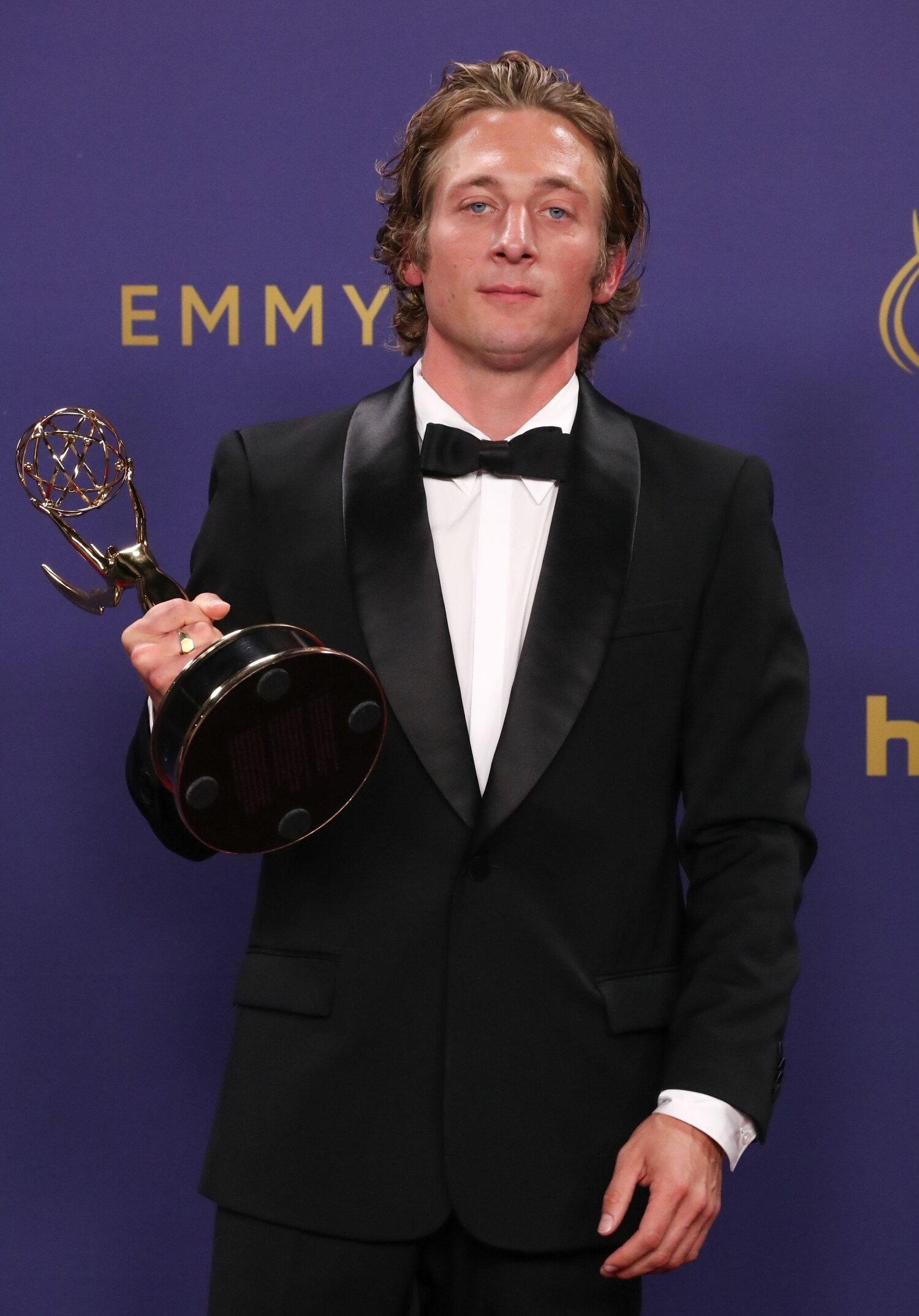 Jeremy Allen White palkittiin jälleen parhaasta miespääosasta komediasarjassa.