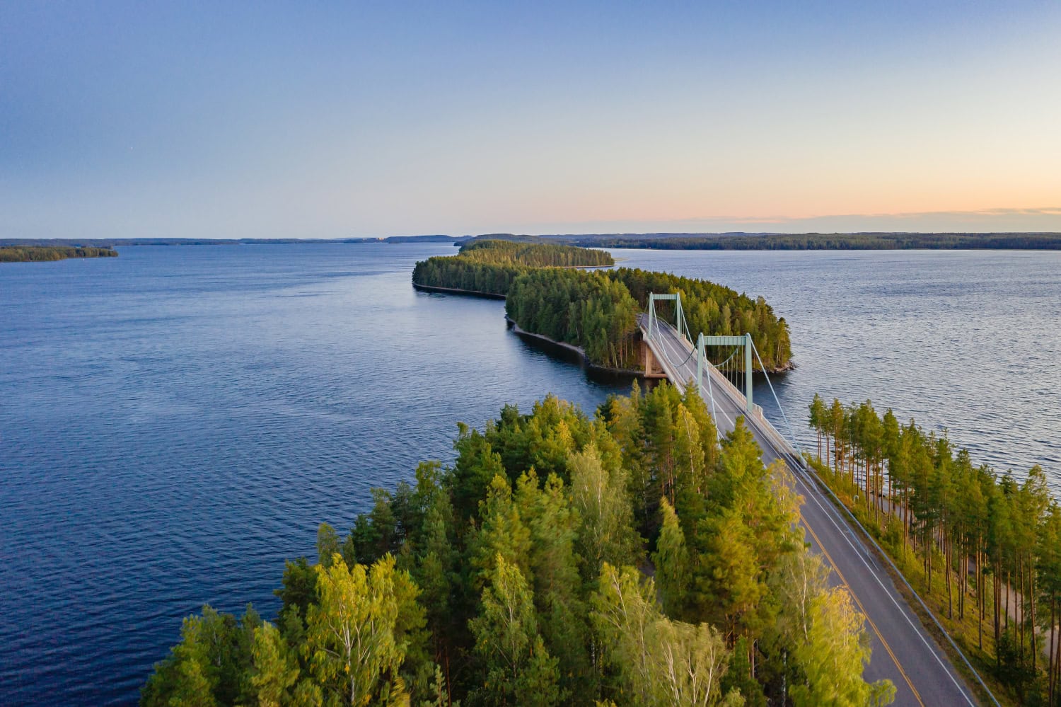 Suomen luonto tarjoaa kaikkea mahdollista: metsää, merta, järviä, lunta sekä neljä vuodenaikaa.