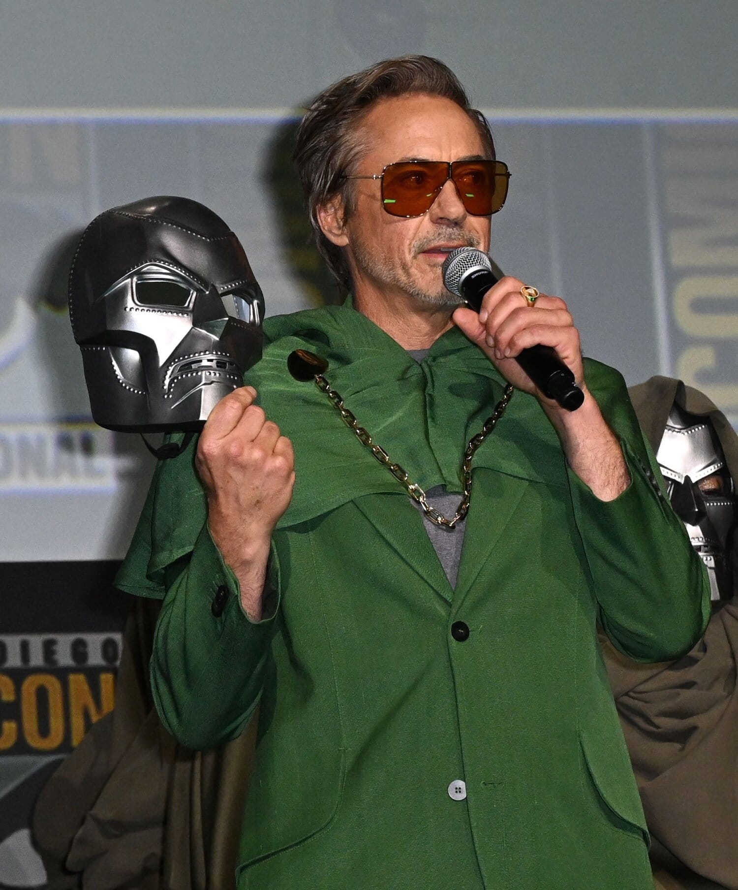 Näyttelijä riisui lavalla Tohtori Doomin maskin ja paljasti kasvonsa.