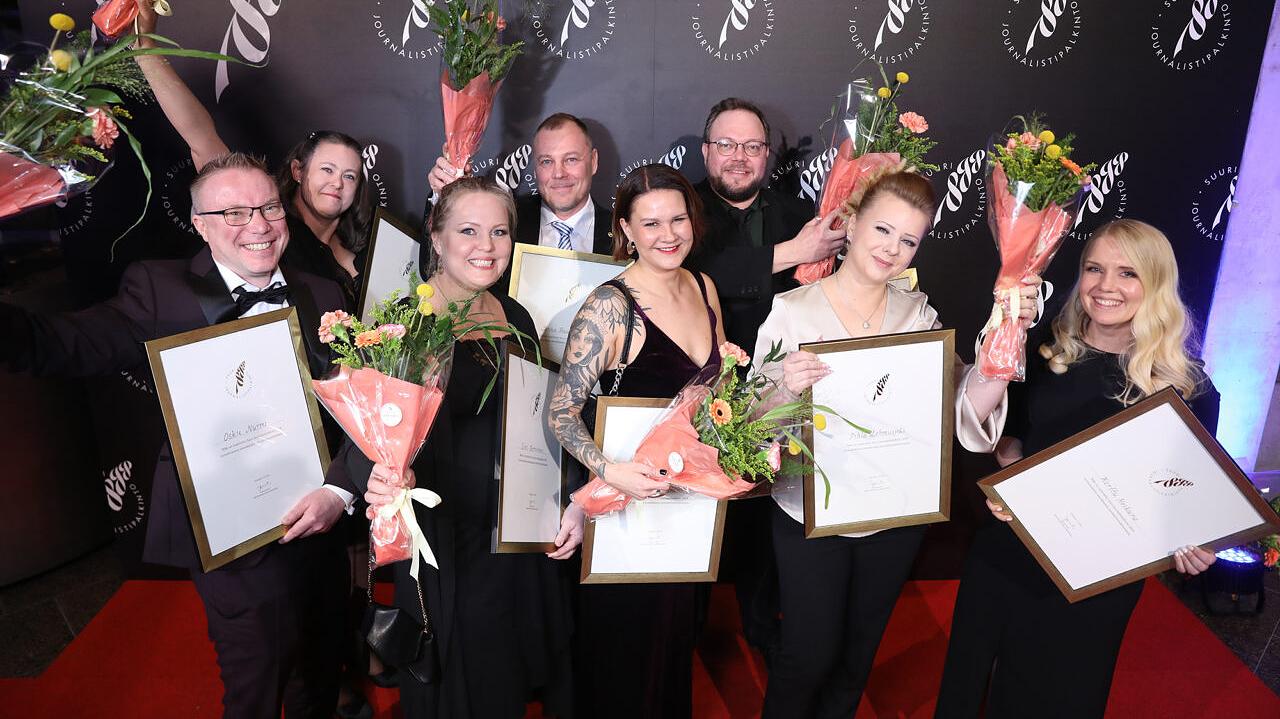 Kuvassa STT:n ja Bauer Median työryhmä.