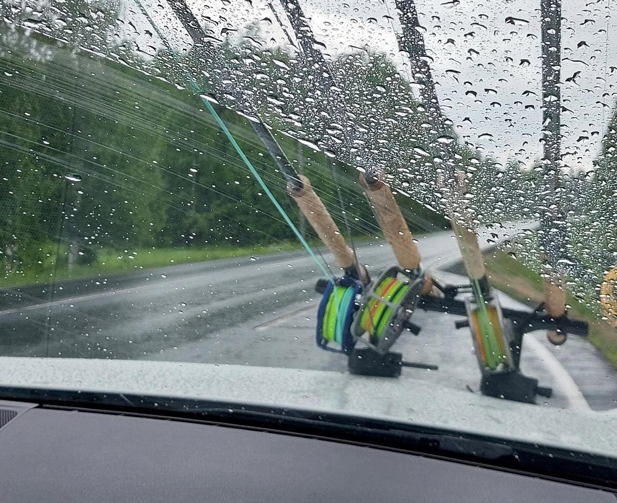 Vapoja ei saa kuljettaa tuulilasiin kiinnitettynä.