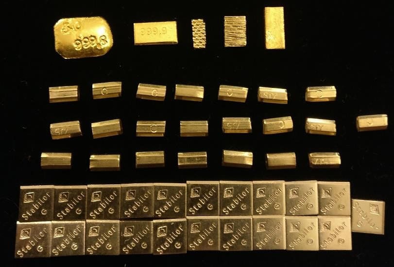 Asunnosta varastettiin muun muassa kultaharkkoja ja -levyjä.