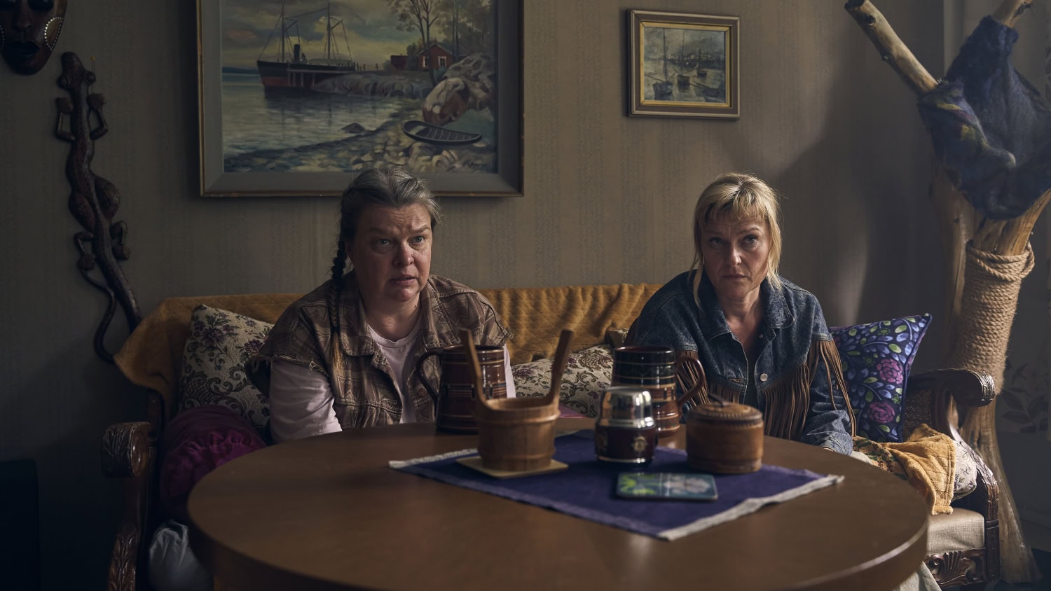 Knihtilä ja Lonka näyttelevät elokuvassa siskoksia.