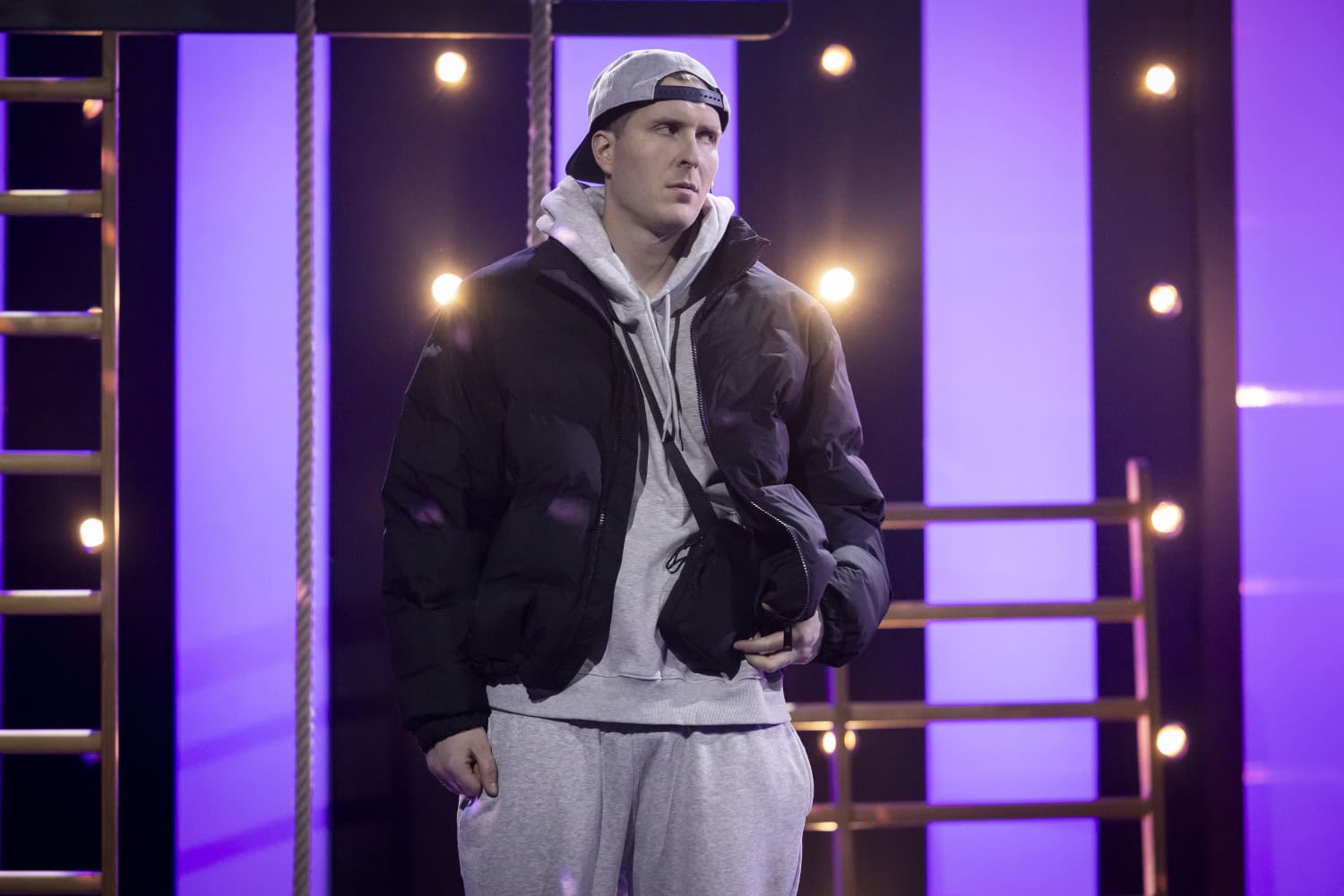 Koomikko on tuttu myös Putouksesta.