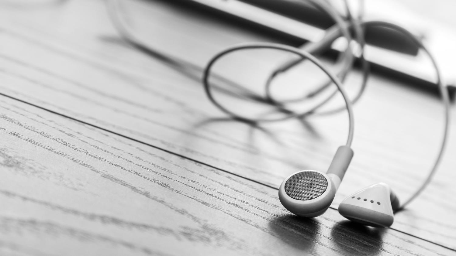 Nappikuulokkeiden sopiva istuvuus on tärkeää.