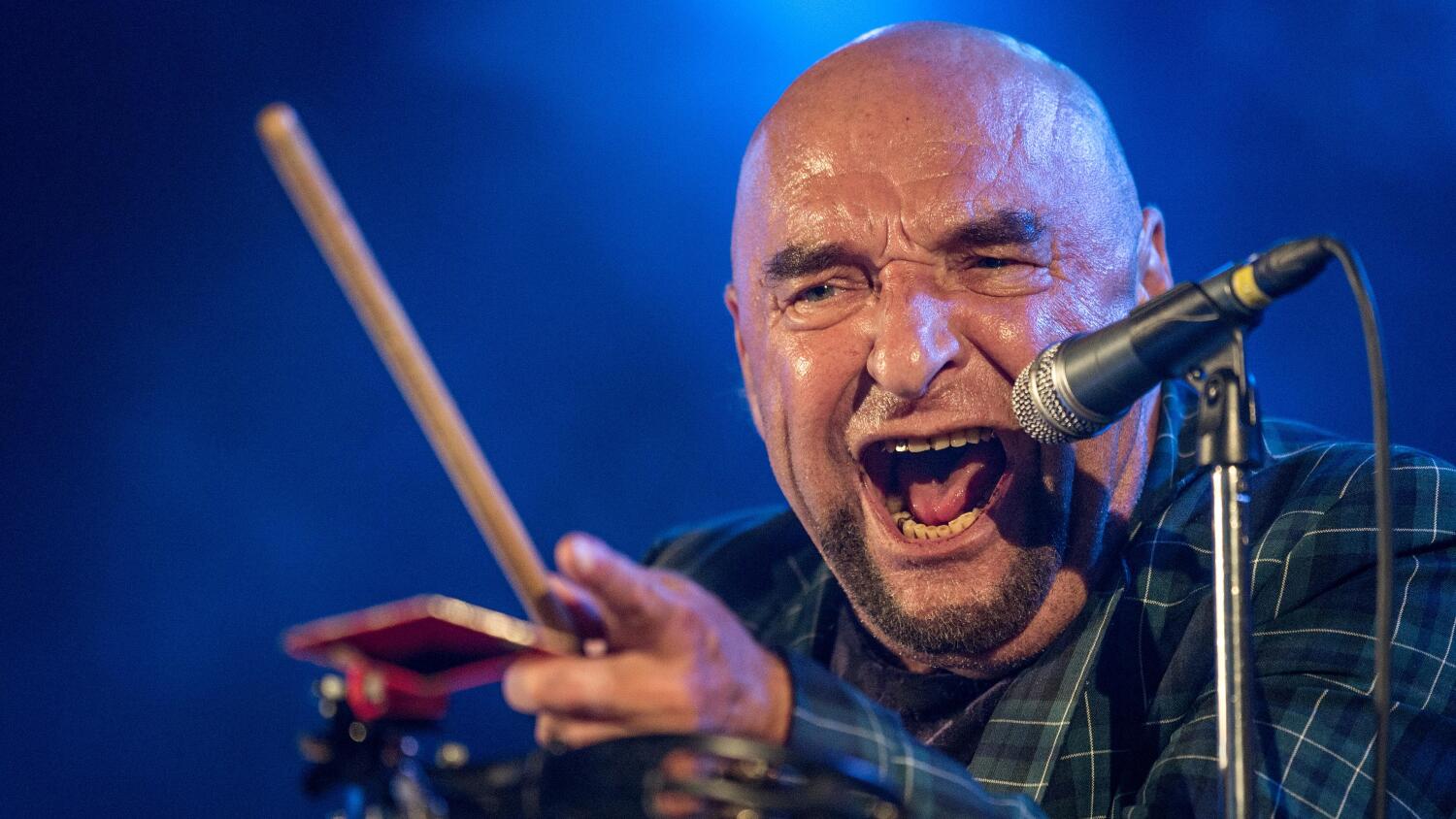 Remu Aaltonen muistetaan varsinkin Hurriganes-yhtyeen rumpalina ja laulajana.