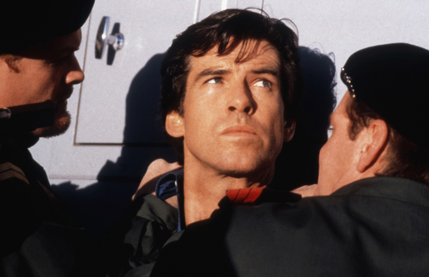 Pierce Brosnan James Bondina elokuvassa 007 ja Kultainen silmä (1995).