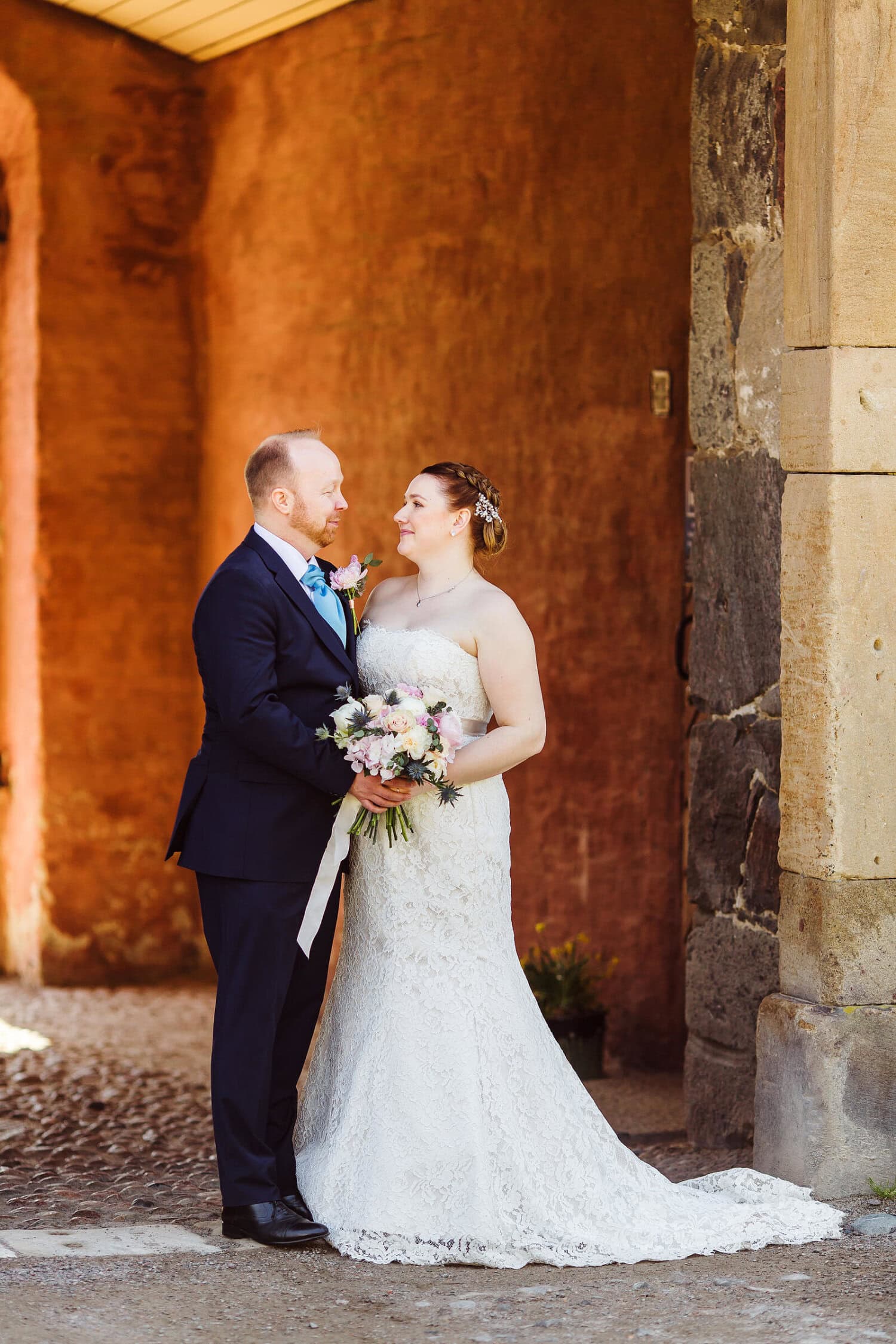 Pariskunta tapasi ensimmäisen kerran alttarilla vuonna 2019.