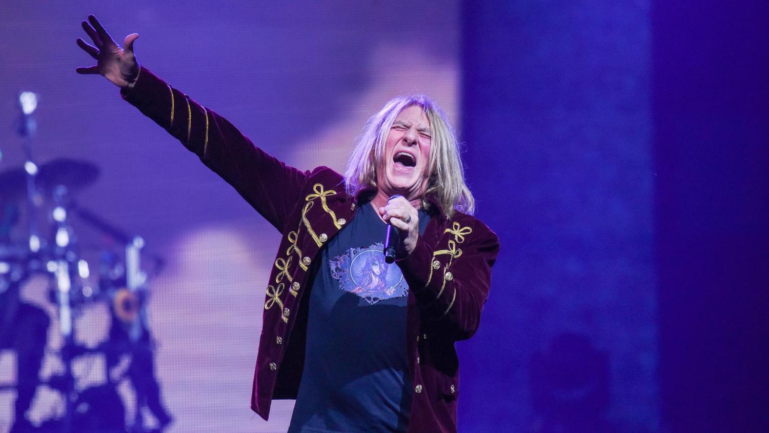 Joe Elliot tunnetaan Def Leppardin laulajana.