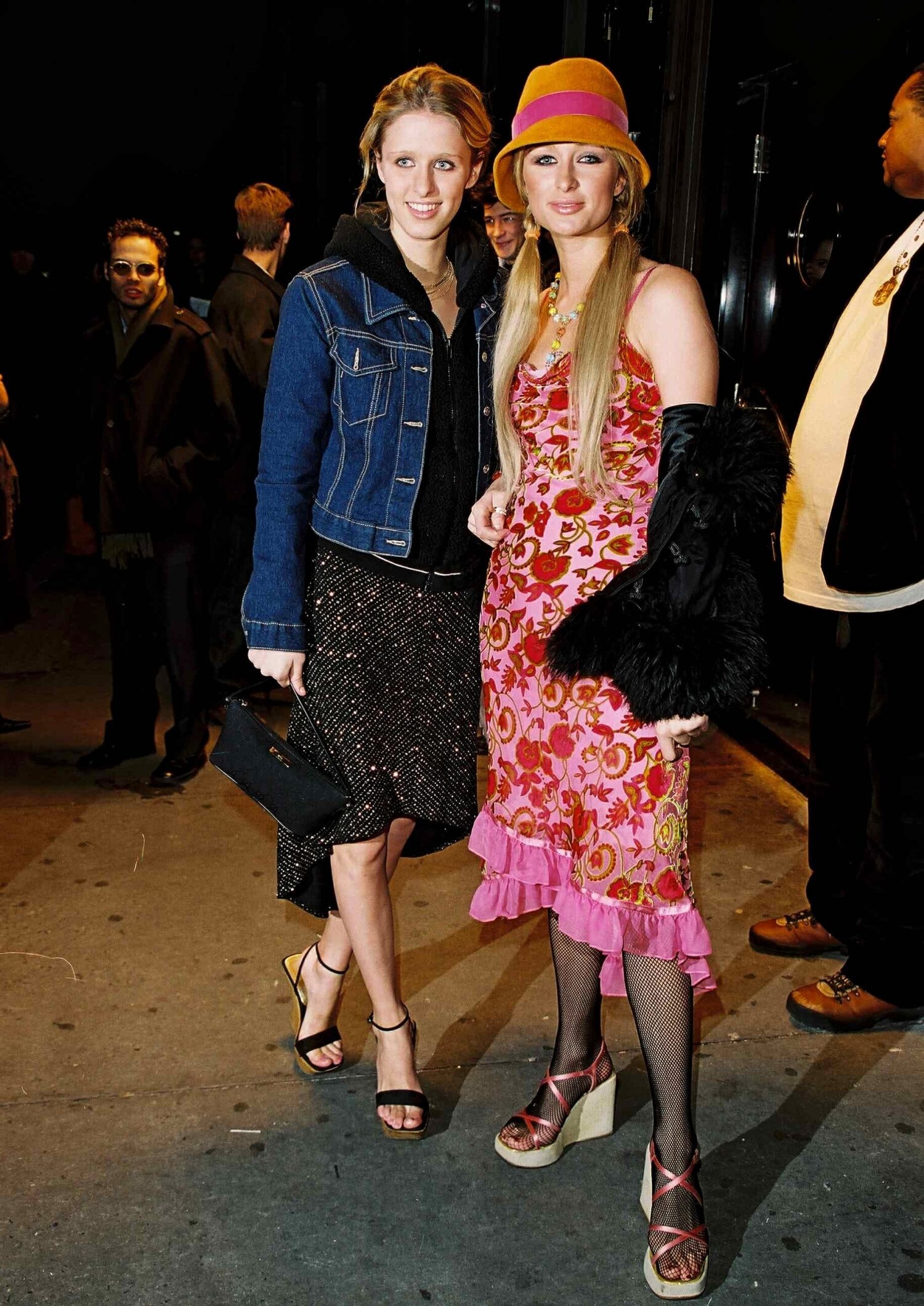 Paris Hiltonin tyylinäyte 2000-luvun taitteesta.