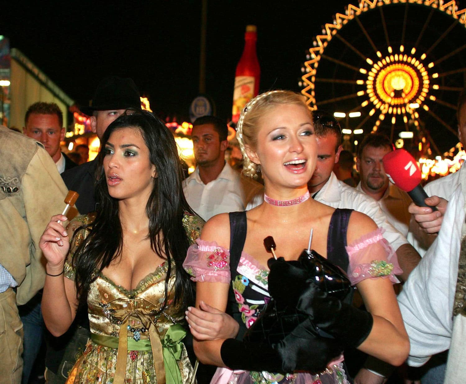 Kim Kardashianja Paris Hilton 2006.