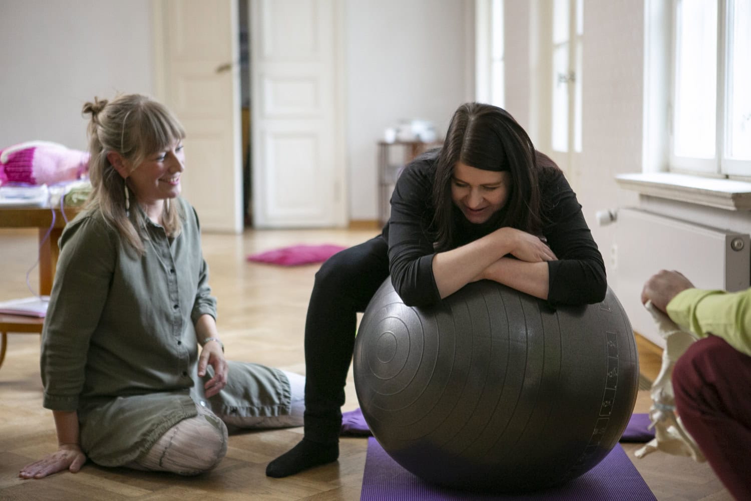 Krista ja Jonni käyvät synnytysvalmennuksessa.