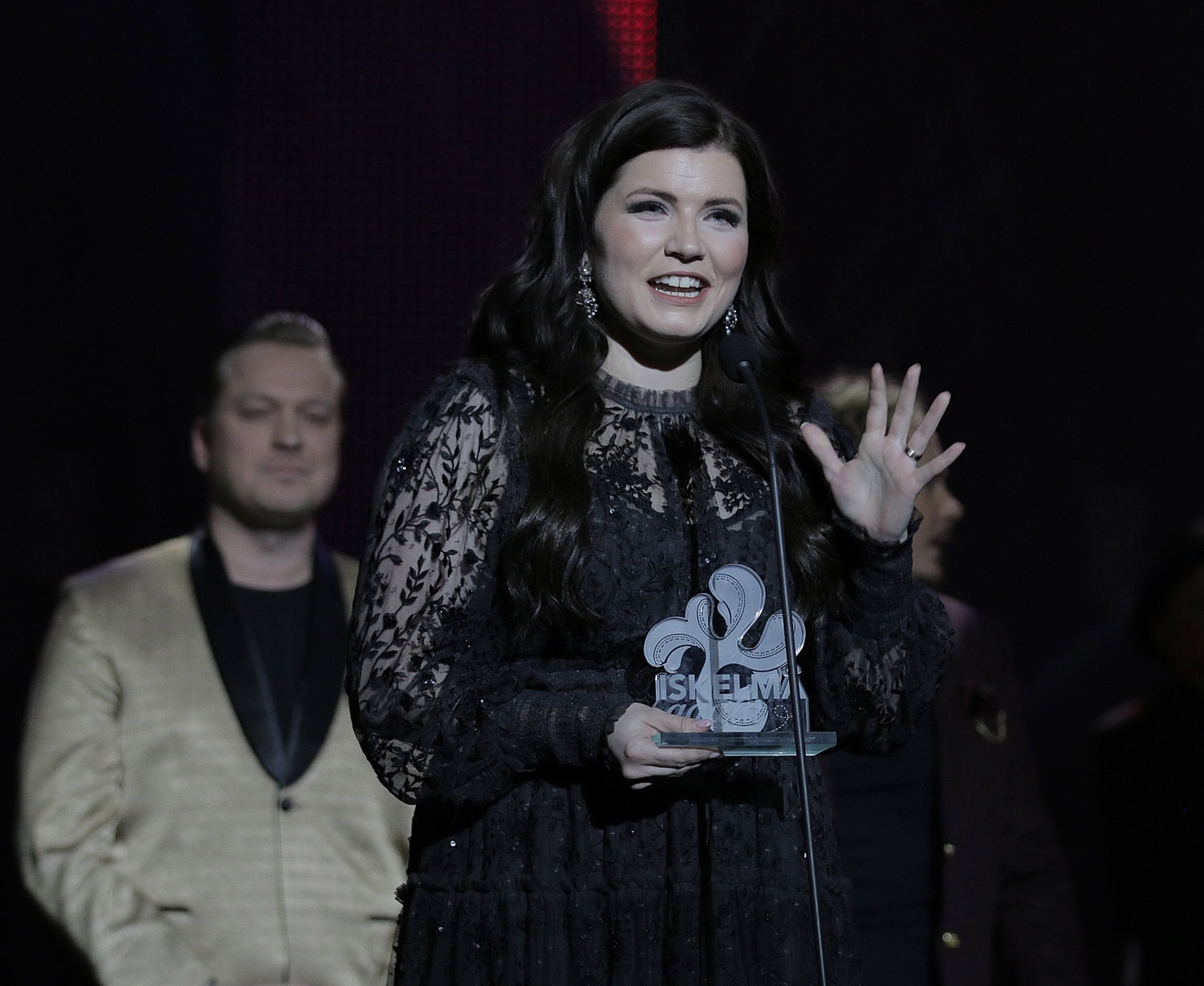 Suvi Teräsniska voitti helmikuun Iskelmä Gaalassa Vuoden naisartistin palkinnon.