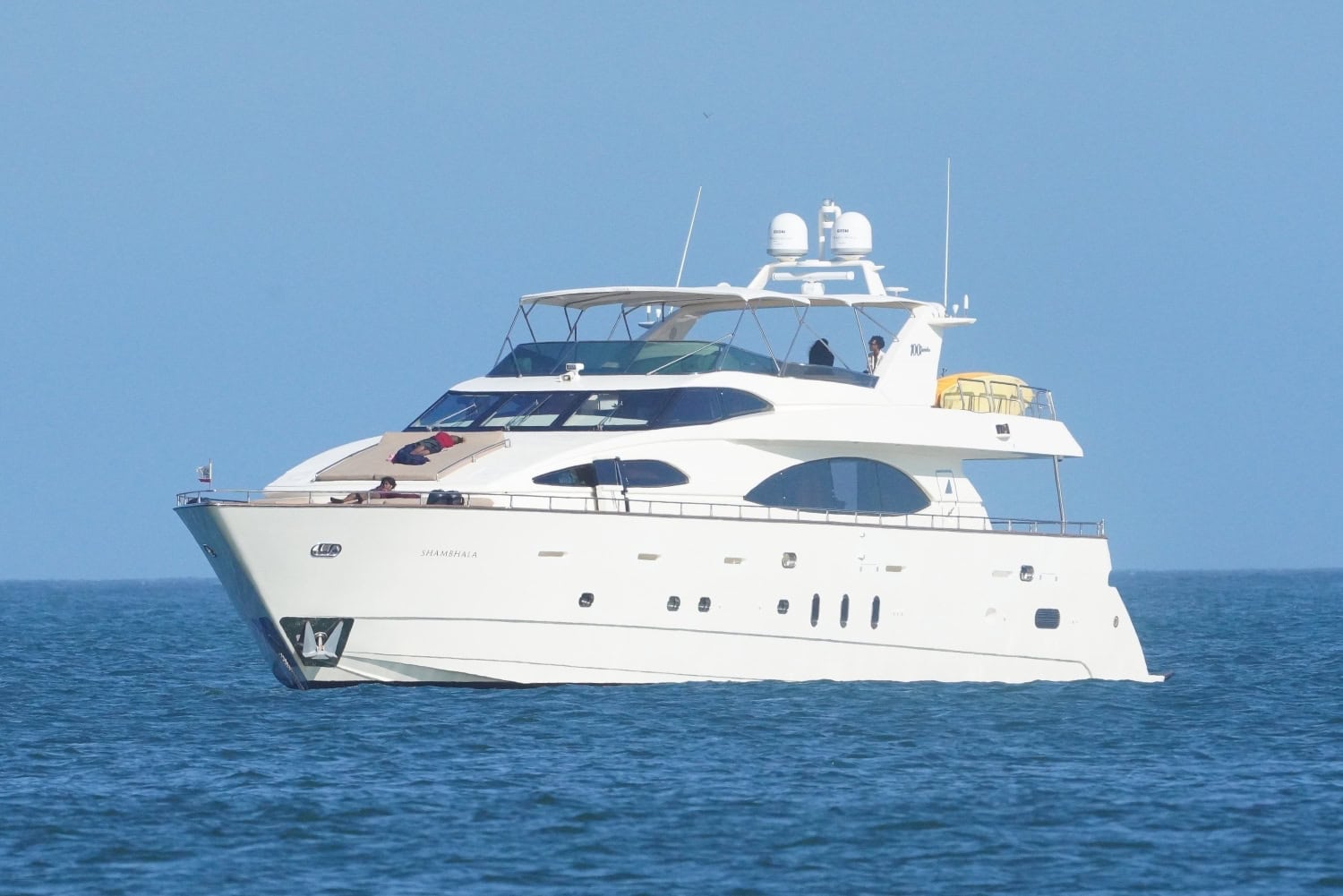 Tällaisella huvijahdilla suosikkikoomikko vietti syntymäpäiviään.