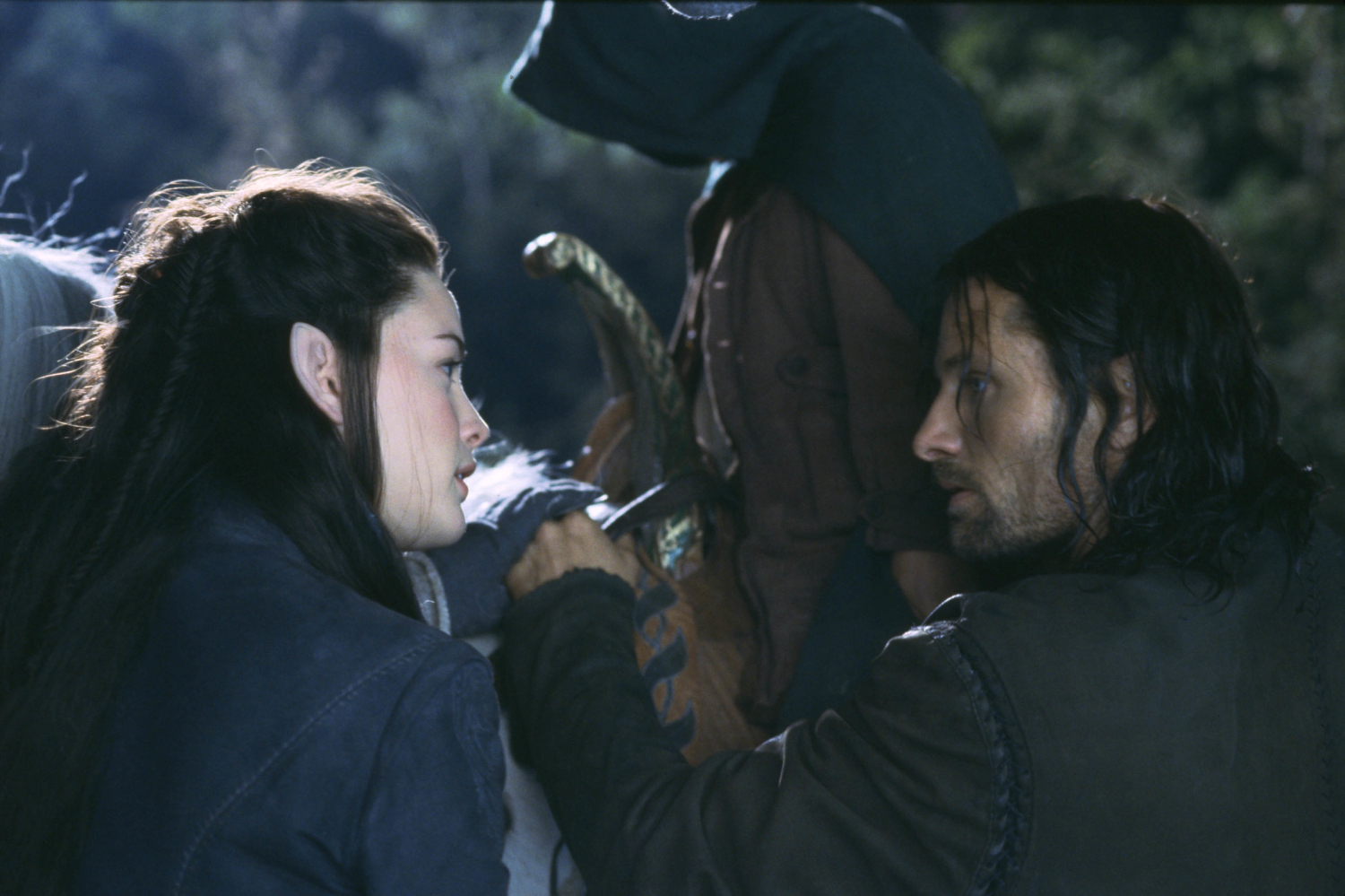 Arwen (Liv Tyler) ja Aragorn (Viggo Mortensen).