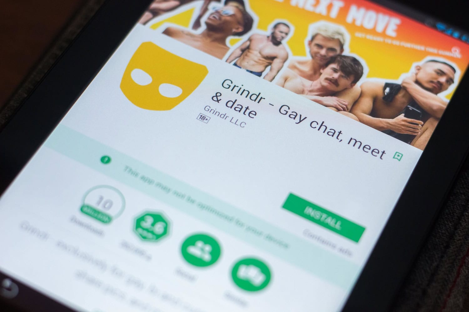 Grindr näyttää käyttäjälleen toisten profiileja sijainnin perusteella.