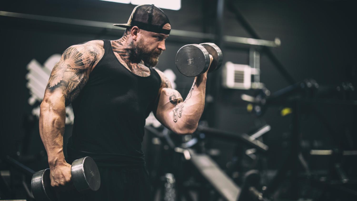 Vatanen on tunnettu somepersoona, jolla on esimerkiksi oma kuntosaliketju.