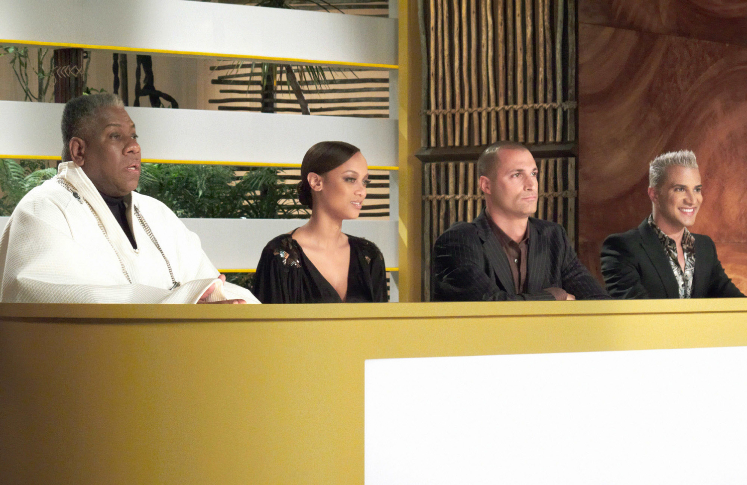 Jay Manuel (oikealla) oli tuttu näky tuomaristopöydän takana.