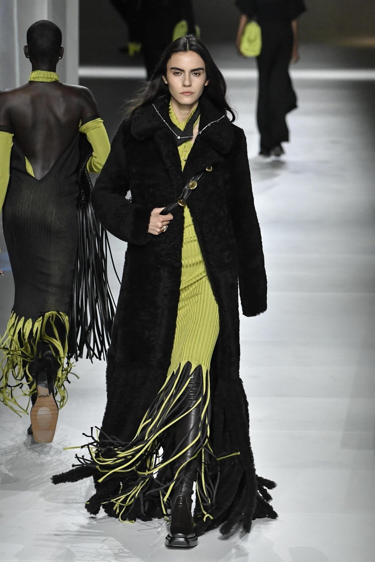 Bottega Venetan näytöksessä nähtiin ennätyspaljon hapsuja.