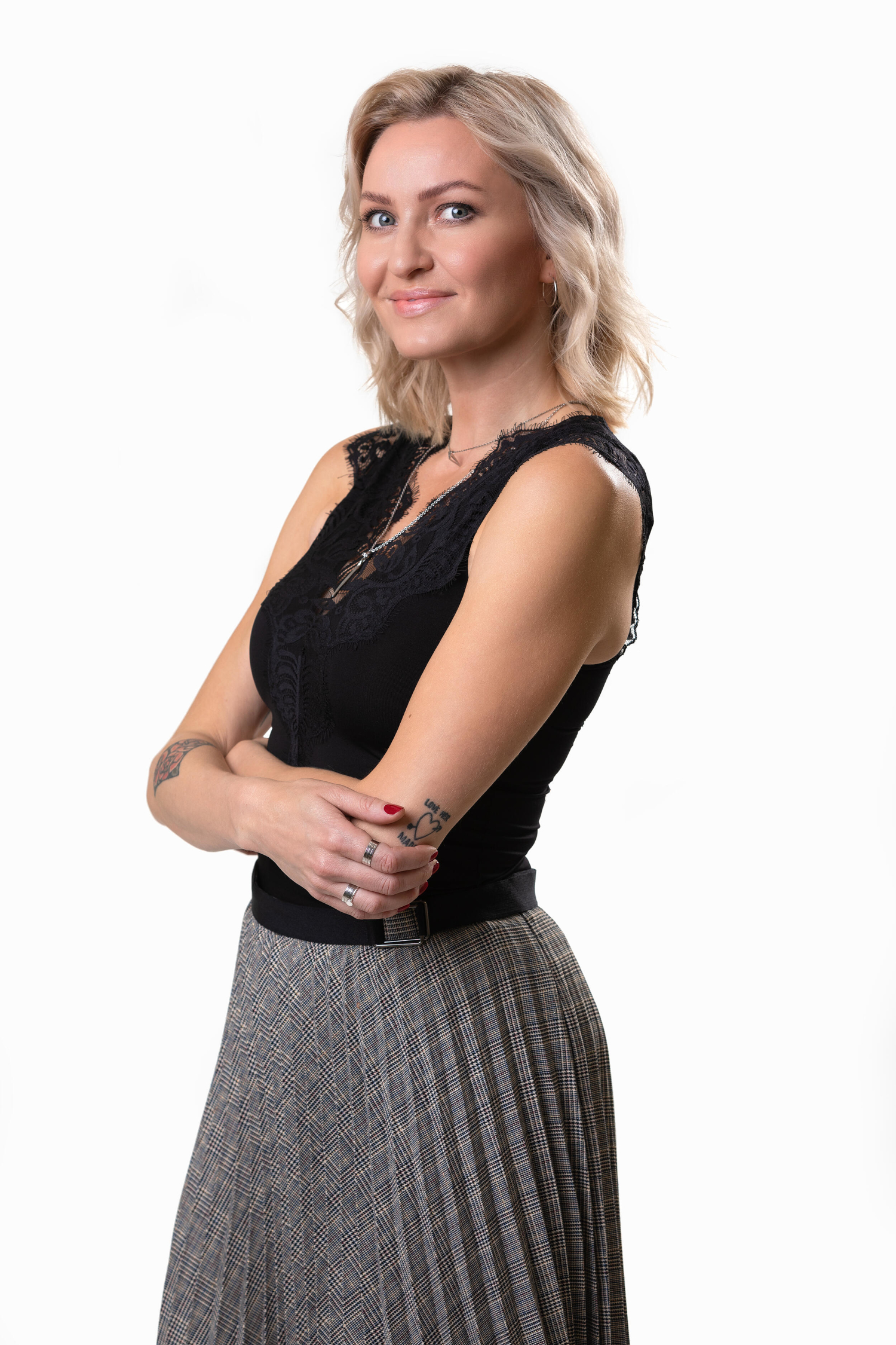 Johanna Ruonala hyppäsi tänä syksynä mukaan Salatut elämät -sarjaan. Hänen hahmonsa on Kiira.