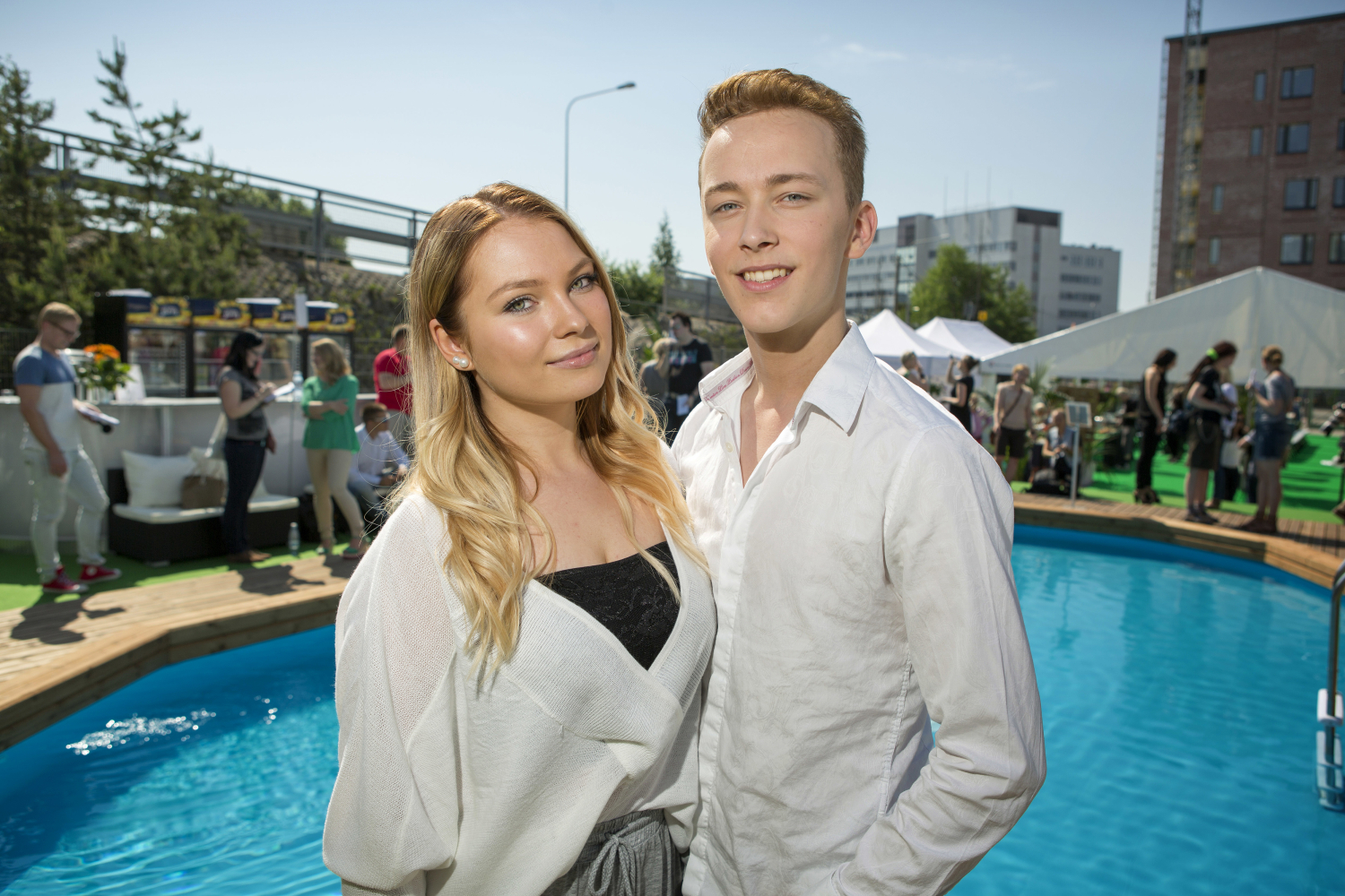 Young man cash man -sarjassa Emil näytteli runkosarjasta tutun Rosa Rusasen kanssa.