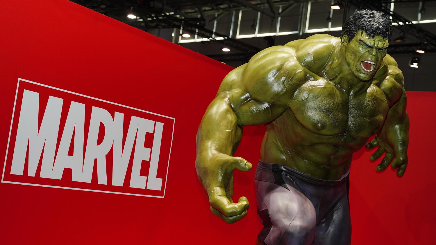 Hulkia esittävä patsas Marvel-tapahtumassa Saksassa.