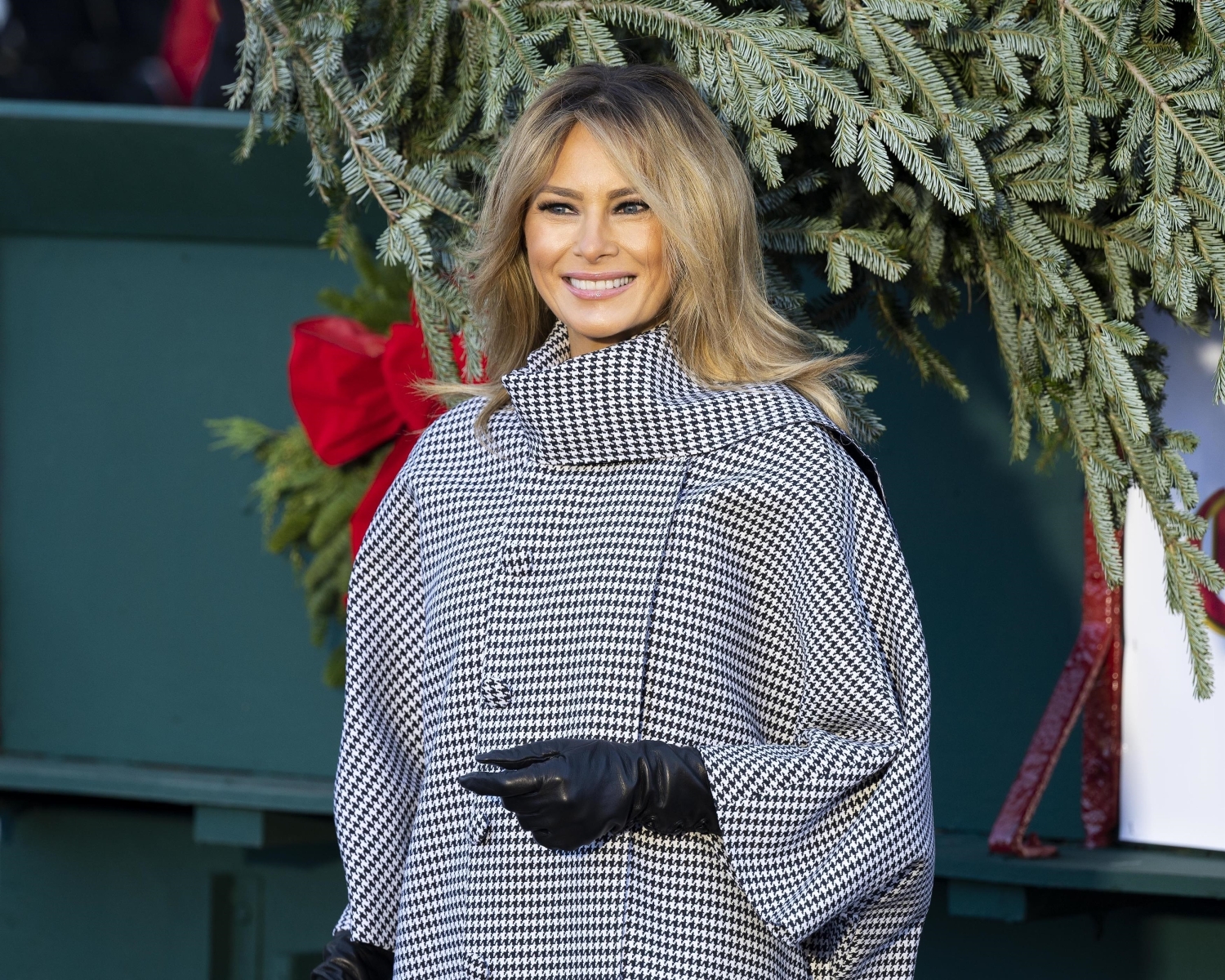 Melania Trumpin uudet vaaleat hiukset.