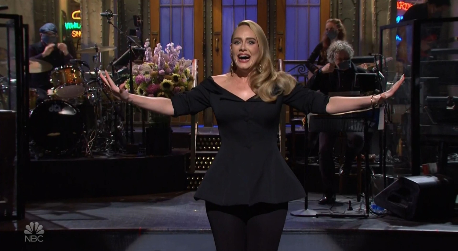 Adele teki paluun parrasvaloihin yhdysvaltalaisessa Saturday Night Live -ohjelmassa.