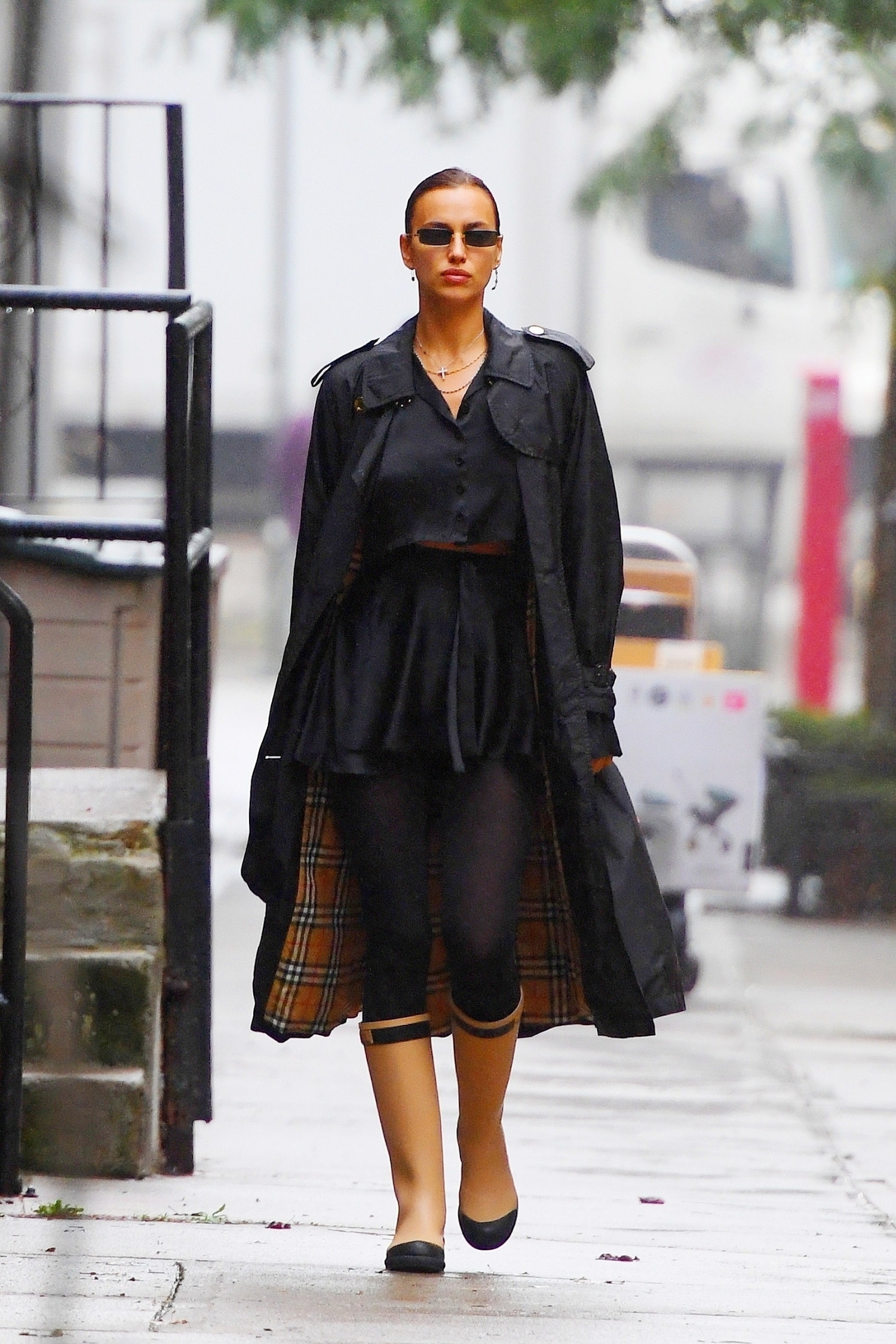 Chanelin beiget saappaat sopivat asuun täydellisesti.