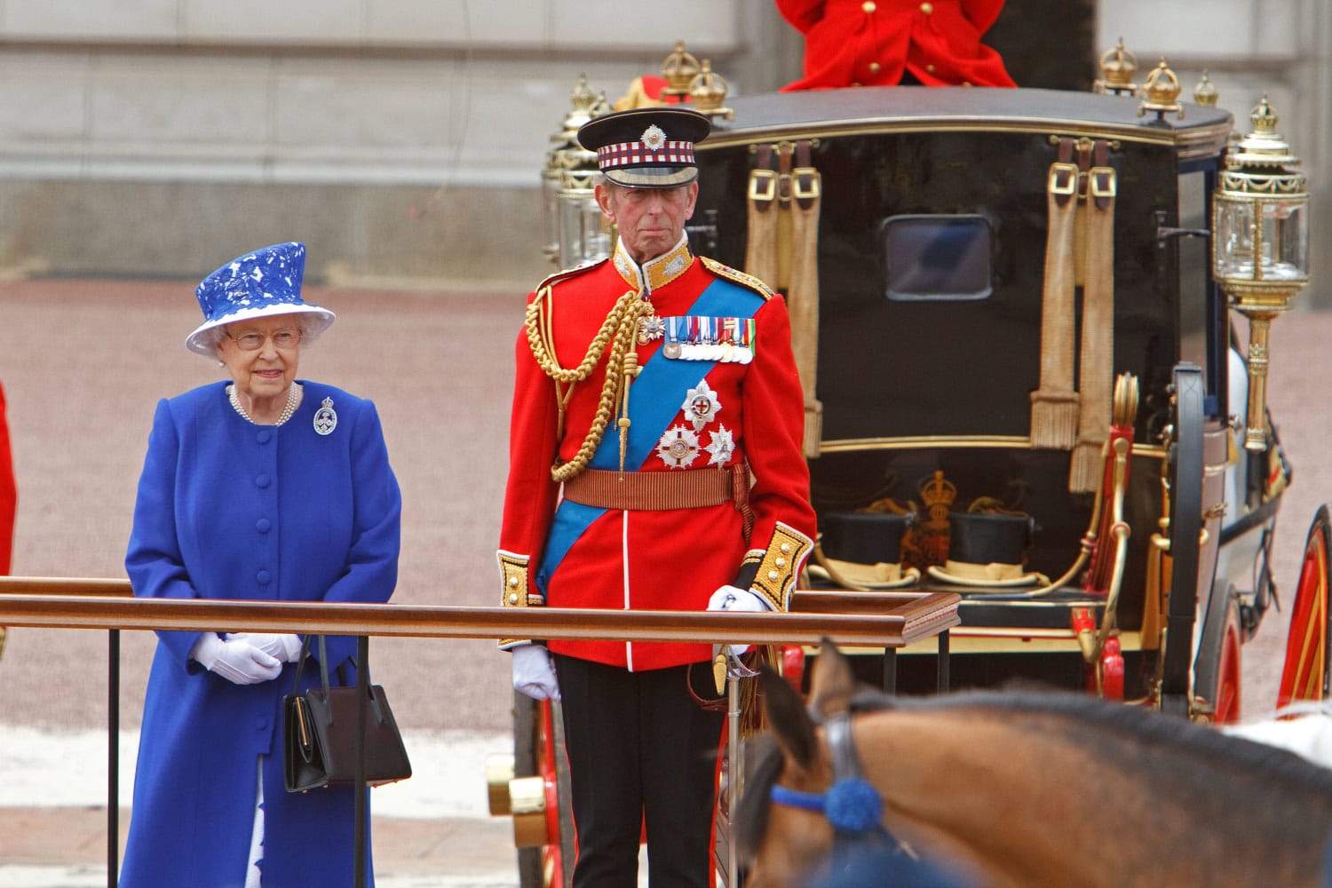 Kuningatar ja Kentin herttua Trooping the Colour -paraatissa vuonna 2013.
