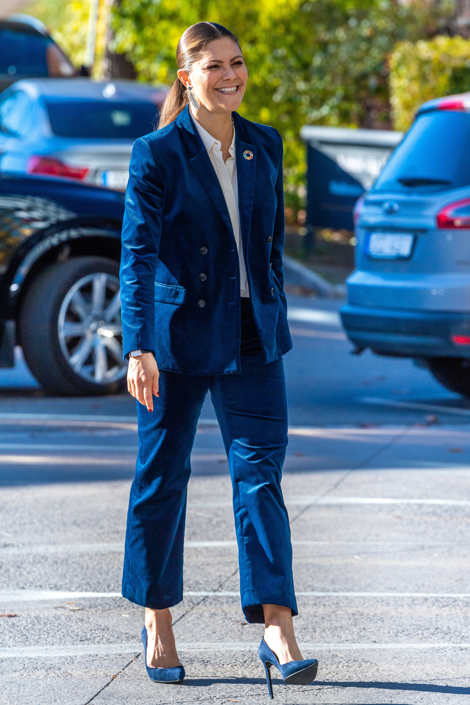 Vuonna 2018 Victoria otti etunenässä haltuun samettipuku-trendin.