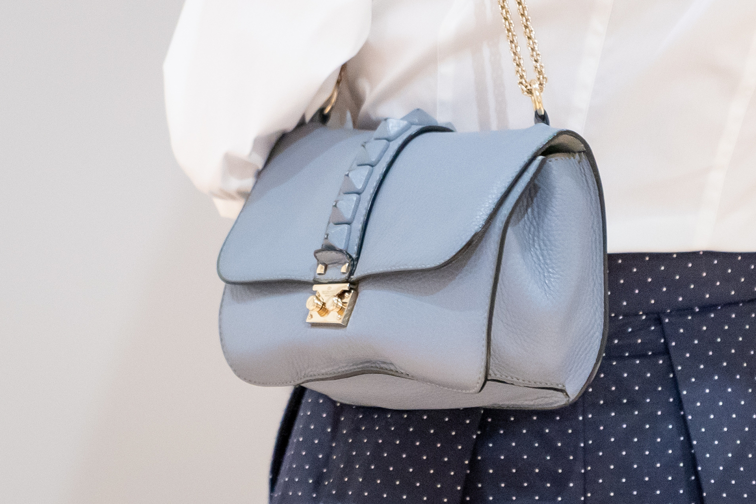 Eri sävyt tekevät asusta kiinnostavamman.