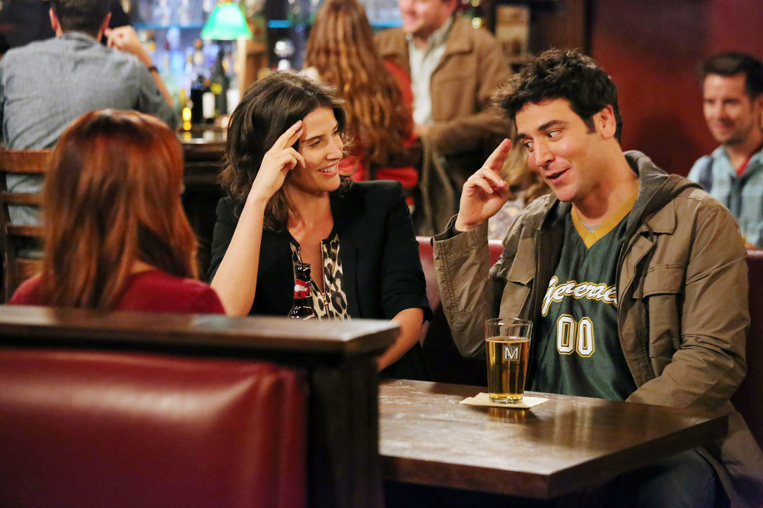 Ted Mosbyn rooli meni lopulta Josh Radnorille (oik.).